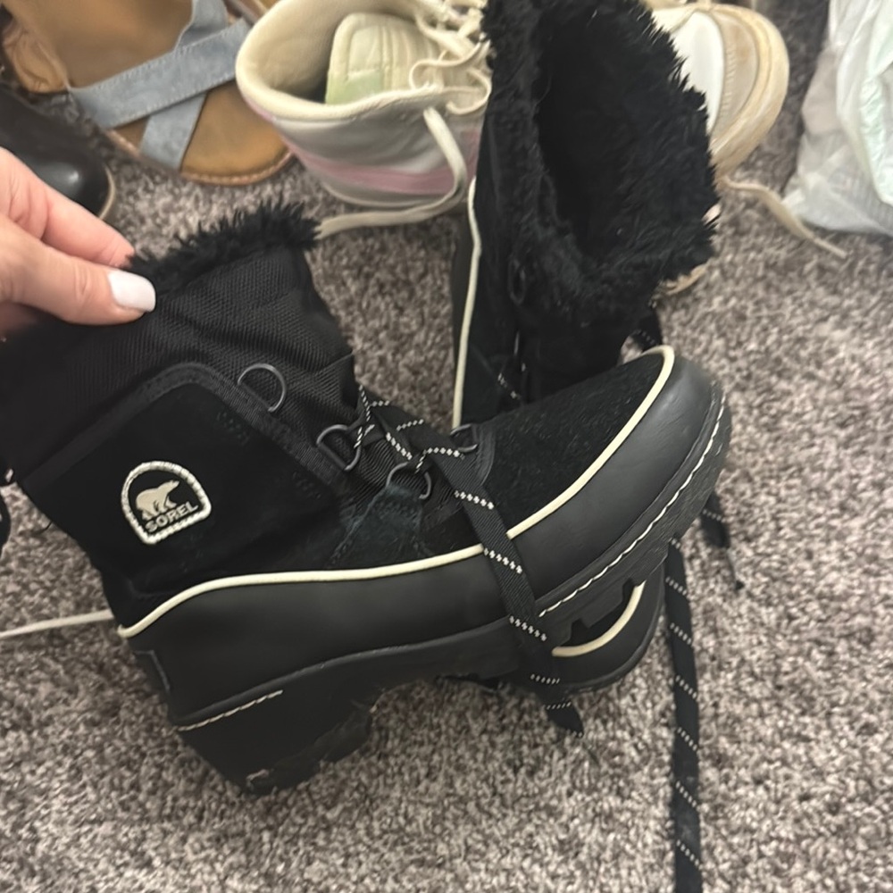 Sorel Black Winter Boots with Fleece Lining and Rugged Sole